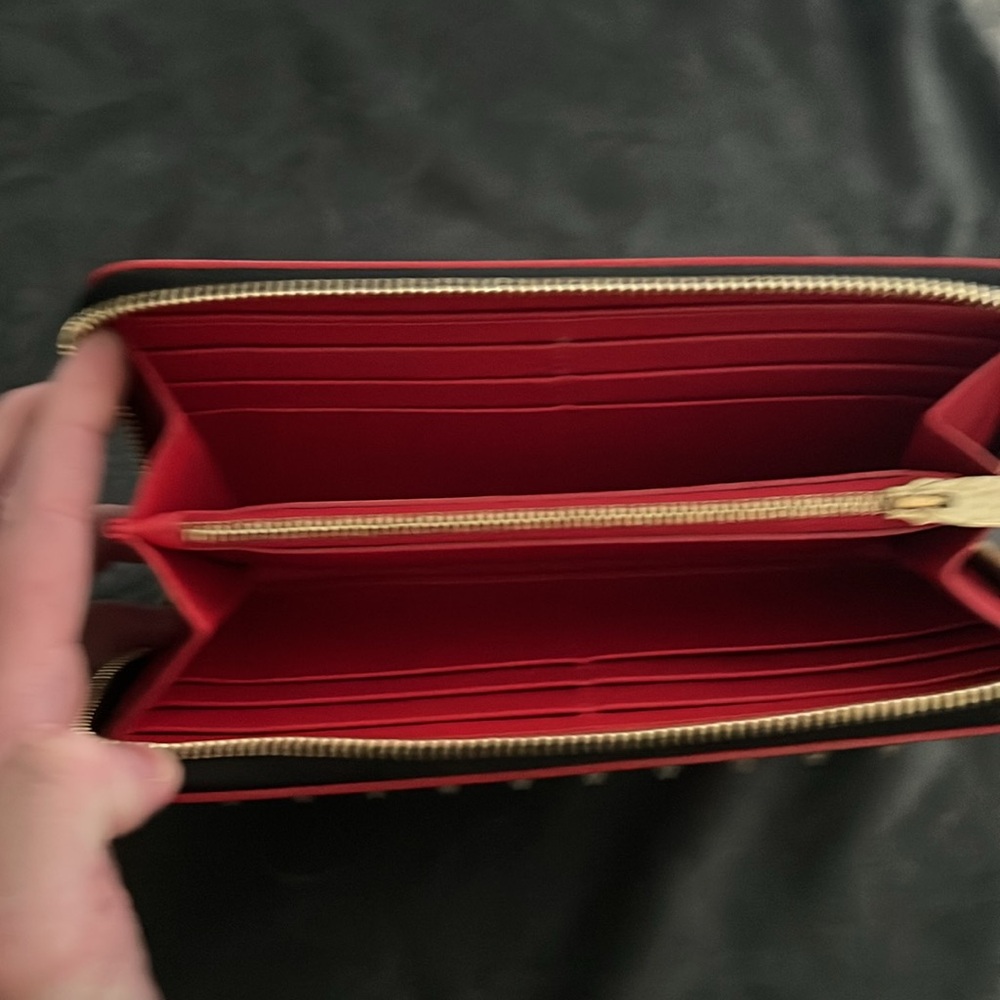 EXCELLENT CONDITION CHRISTIAN LOUBOUTIN SPIKED LEPORD WALLET (RARE)💗💗💗 - Picture 4 of 13